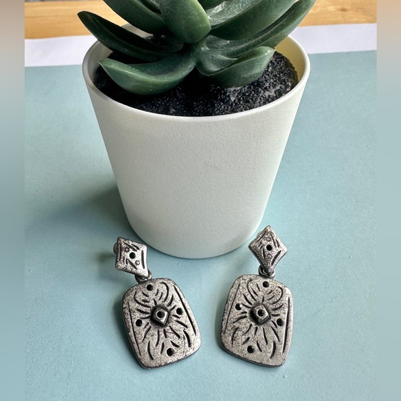 Chico's Signed Antiquated Silver-tone & Black Rectangle Drop Earrings - Picture 5 of 5